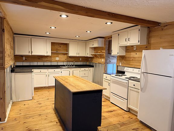 3rd image of 756 Benson Ave