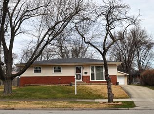 700 E Ironwood Dr, Mount Prospect, IL 60056