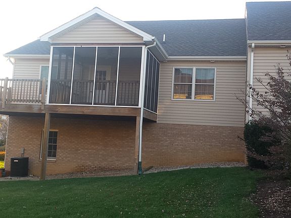 3rd image of 2140 Lake Terrace Dr