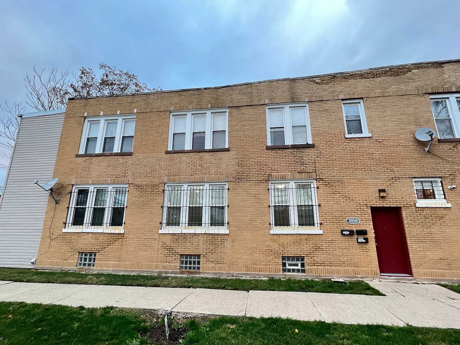 3 bed, $1,400 — Photo 2