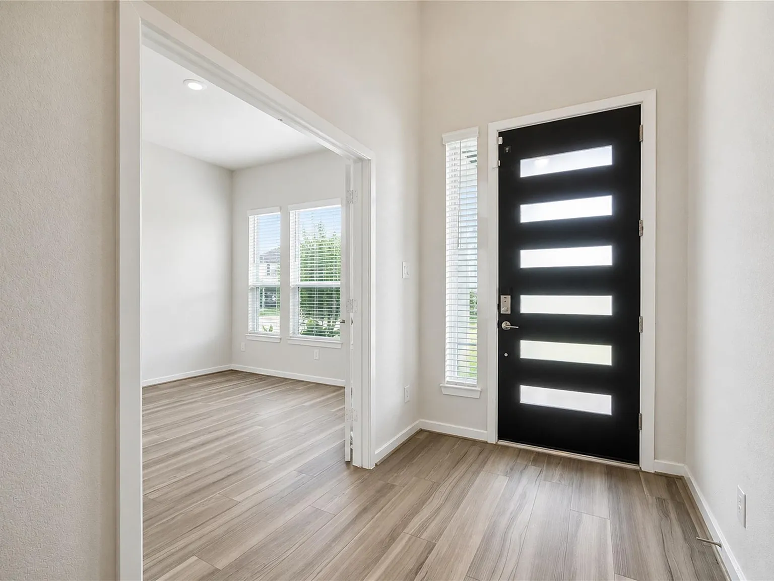 5 bed, 4.5 bath, 3373 sqft, $3,600 — Photo 4