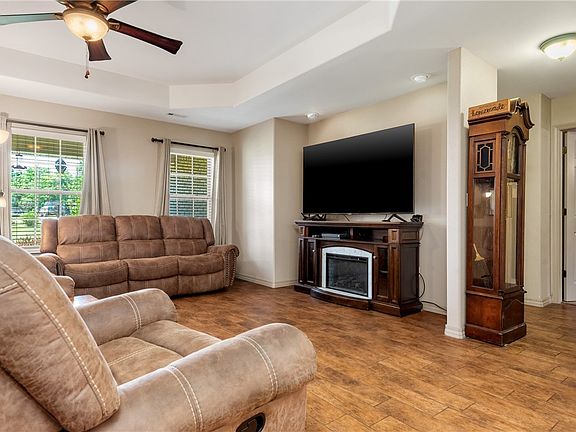 4th image of 403 Madison St #8359