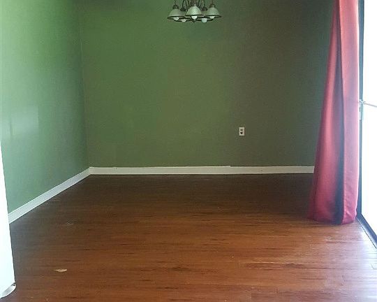 5th image of 104 Church St