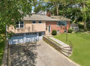 10 Johnnycake Ln, Portsmouth, RI 02871