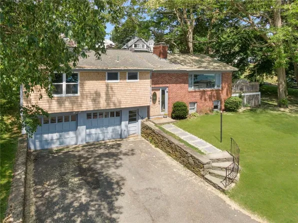 10 Johnnycake Ln, Portsmouth, RI 02871