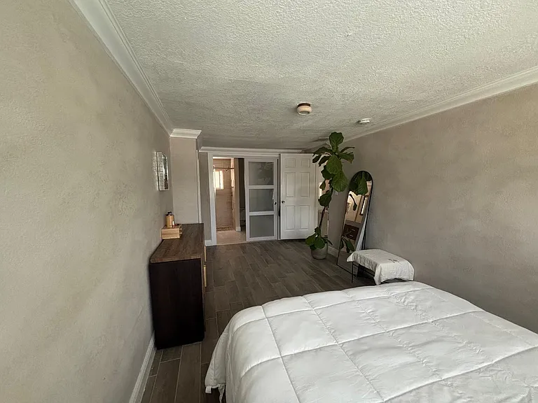 2480 NE 13th Ter #0 — Photo 33