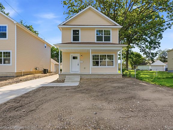 2nd image of 27824 Groveland St