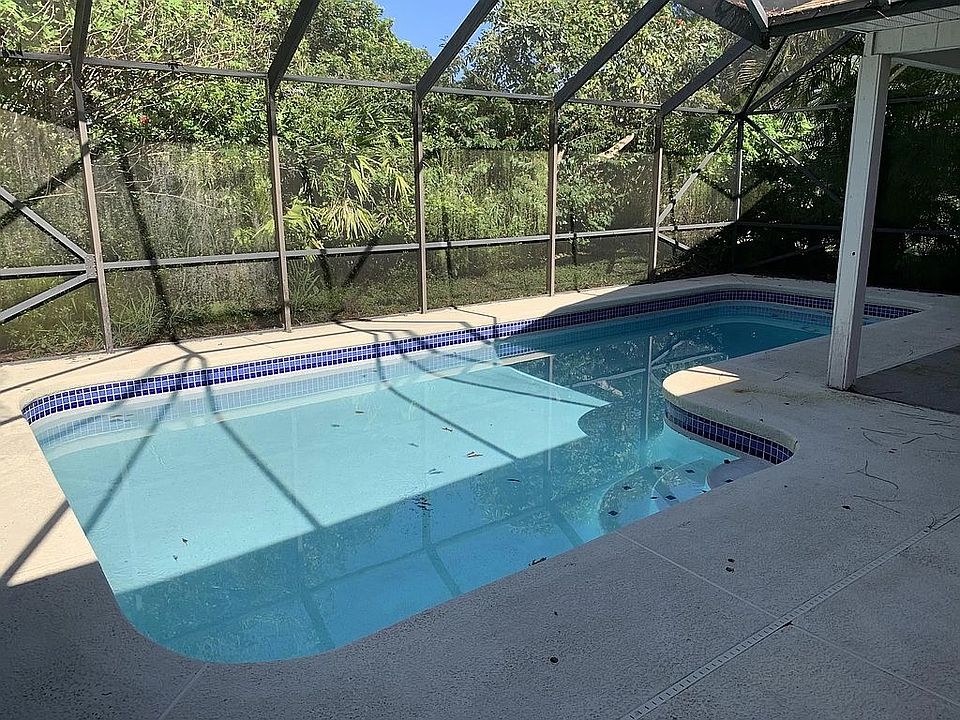 2nd image of 355 SE Fallon Dr