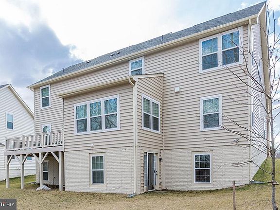 2nd image of 3016 Lake Forest Dr