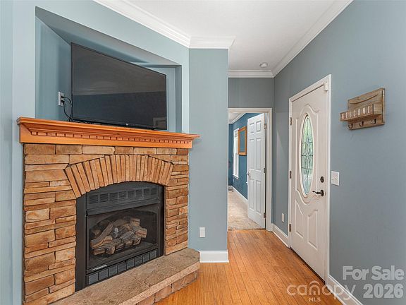 5th image of 527 East St