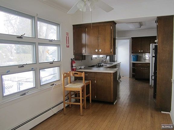 5th image of 16-09 11th St