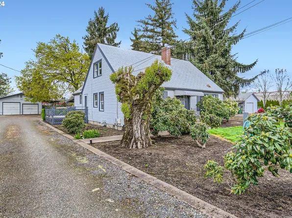 901 S McKern Ct, Newberg, OR 97132