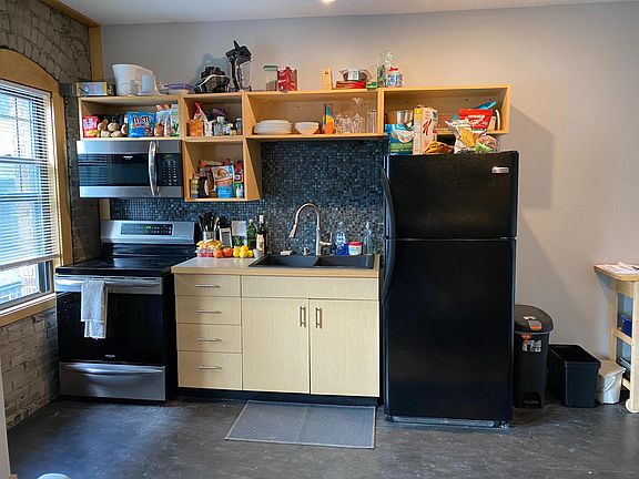 2nd image of 615 E 16th St #103
