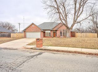 728 Copperfield Dr, Edmond, OK 73003