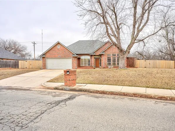 728 Copperfield Dr, Edmond, OK 73003