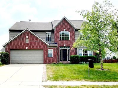 2323 S Woodgrove Way, New Palestine, IN, 46163