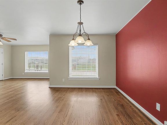 4th image of 5428 N Francis Ave