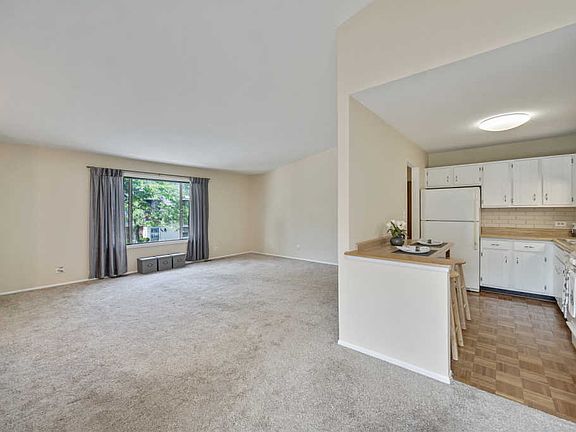 4th image of 351 Pierce Ct #351
