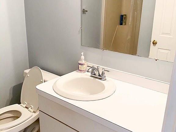 5th image of 569 Washington St APT 201