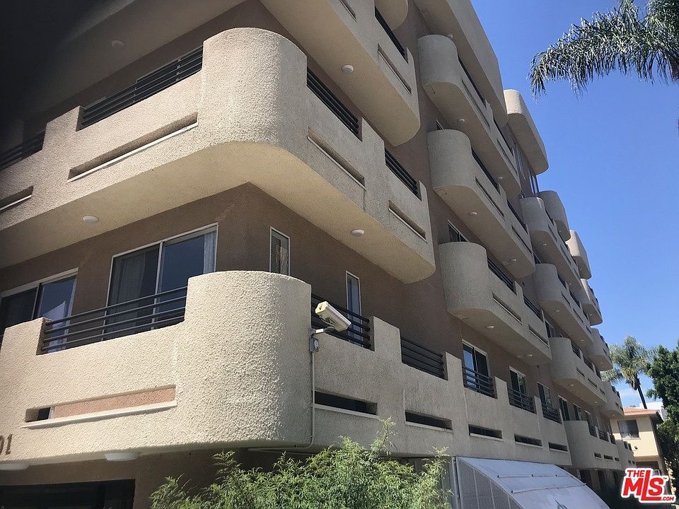 1st image of 701 S Kingsley Dr #104