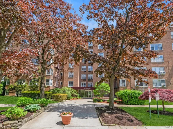 209-25 18th Avenue #3K, Bayside, NY 11360