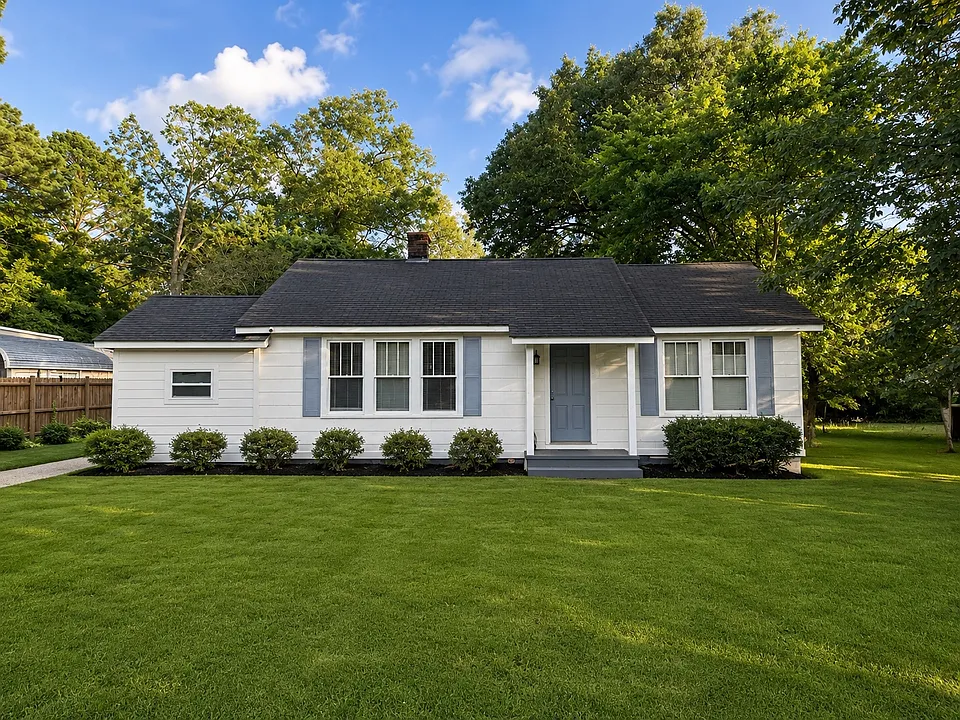 Briarwood Cir NW