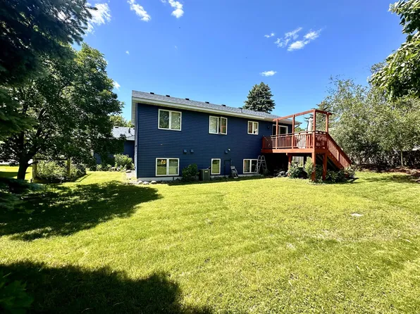 750 Meyer St N, Maplewood, MN 55119