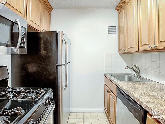 4th image of 275 South St APT 13M
