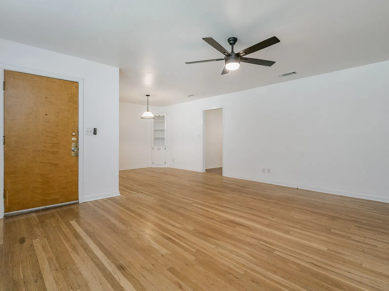3 bed, 1382 sqft, $1,550 — Photo 3