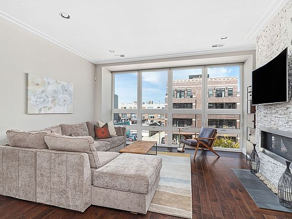 4th image of 1327 W Grand Ave #3E