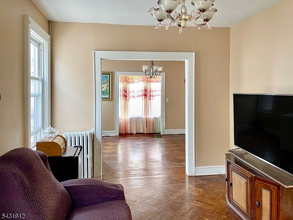 3rd image of 171 Carolina Ave