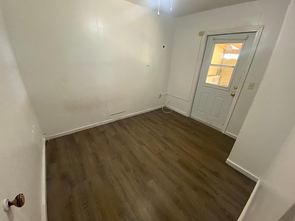 4th image of 2532 Belmont Ave