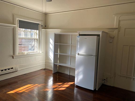 5th image of 311 S Hicks St APT 4E