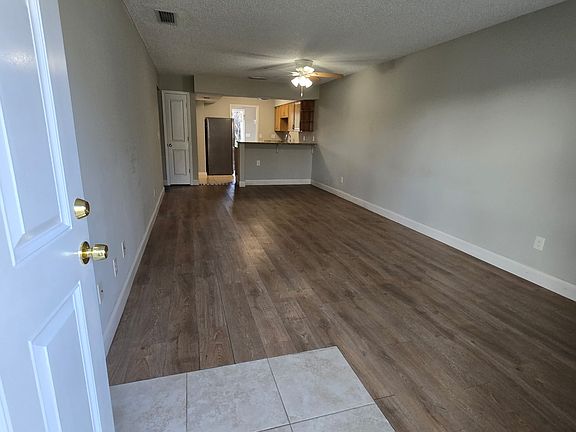 4th image of 125 Rio Del Mar St #B