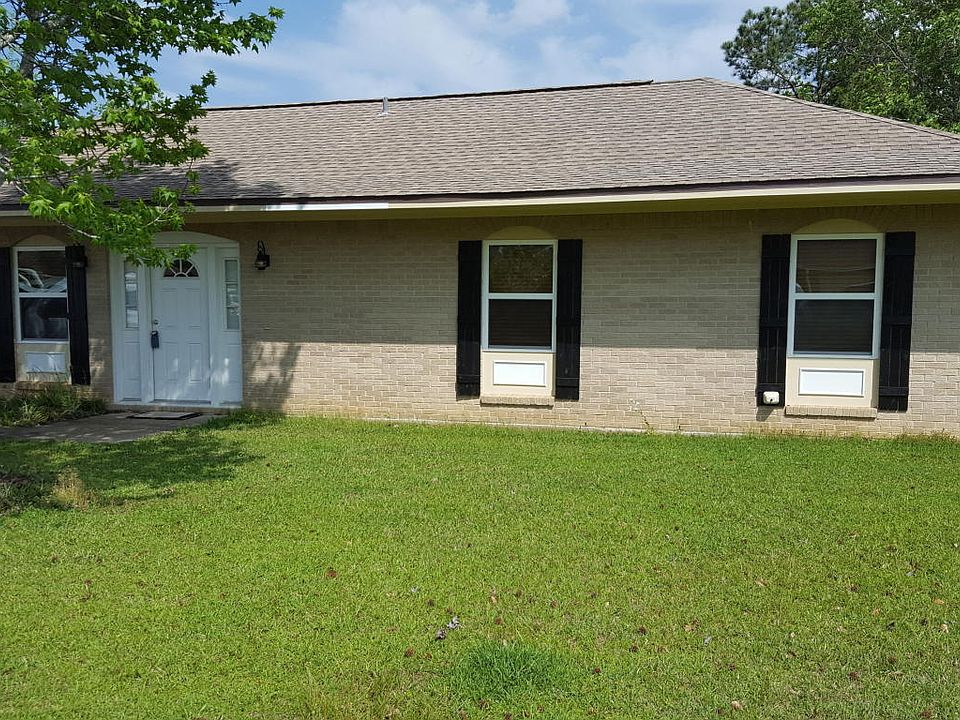 1st image of 902 Sycamore Dr