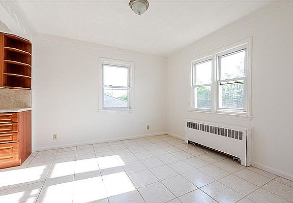 3rd image of 2408 Westervelt Ave Floor 2
