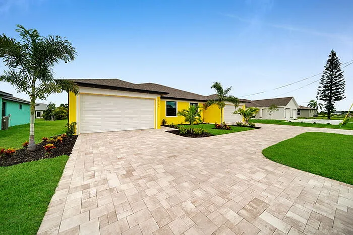 3 bed, 2.0 bath, 1200 sqft, $2,100 — Photo 2
