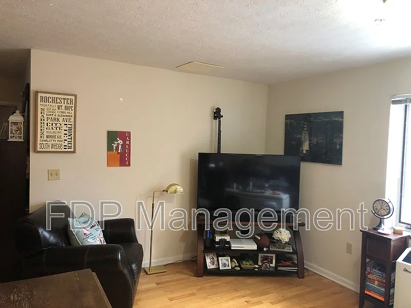 1 bed, 1.0 bath, 600 sqft, $1,200 — Photo 3