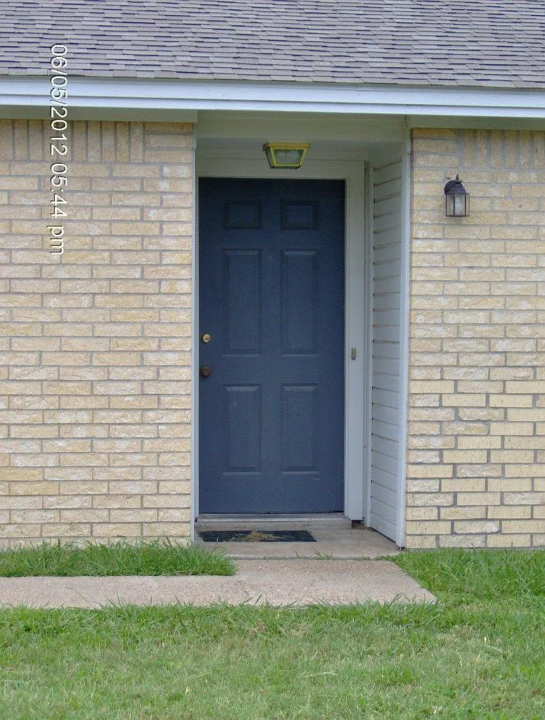 Crest St, College Station — Photo 2