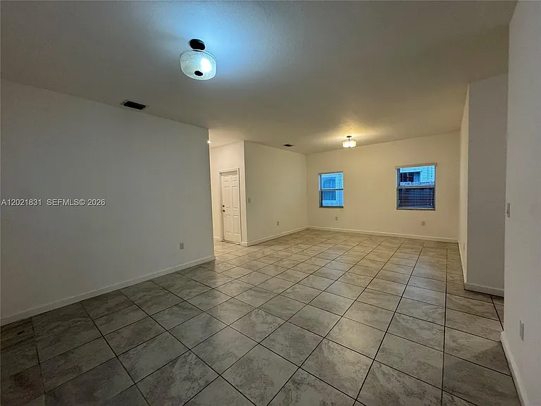 273 SE 31st Ave — Photo 9