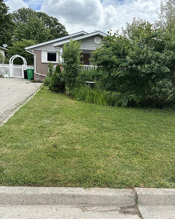 1st image of 518 Cardinal Cres