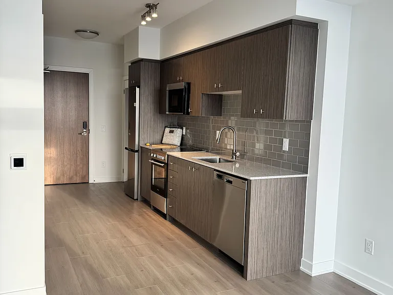 25 Wellington St S #3305 — Photo 8
