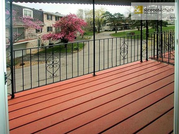Balcony, perfect grilling spot.