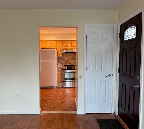 3rd image of 246 Wiman Ave #1