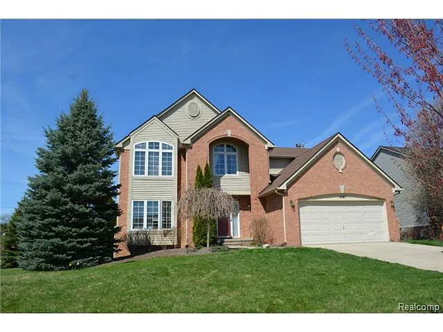 1047 Crestwood Ct photo 1