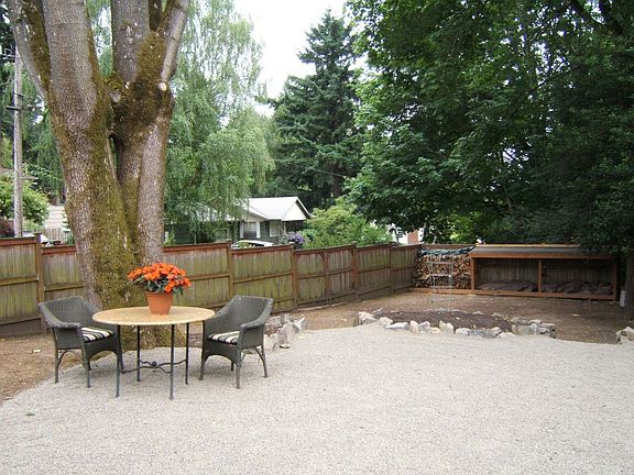Very large side yard