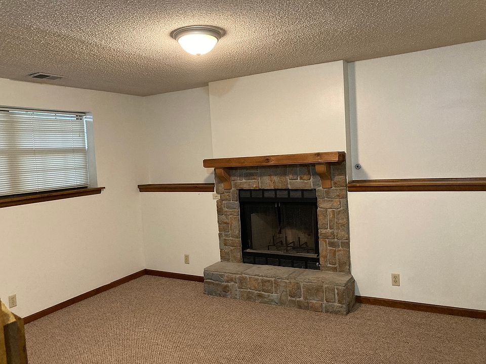 1st image of 837 N 89th St