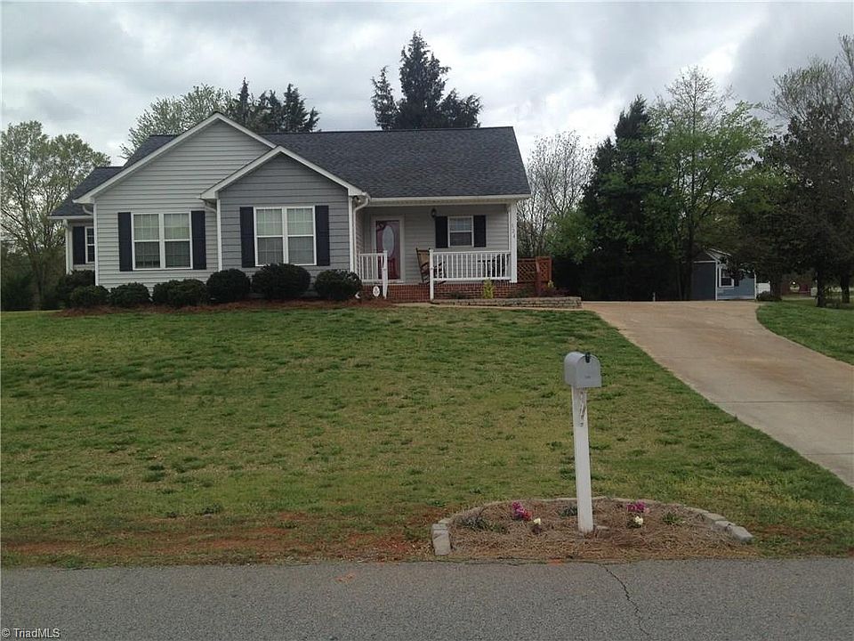 1st image of 124 Iveys Meadow Ct
