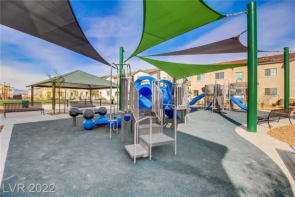 3 bed, 2.5 bath, 1972 sqft, $2,200 — Photo 4