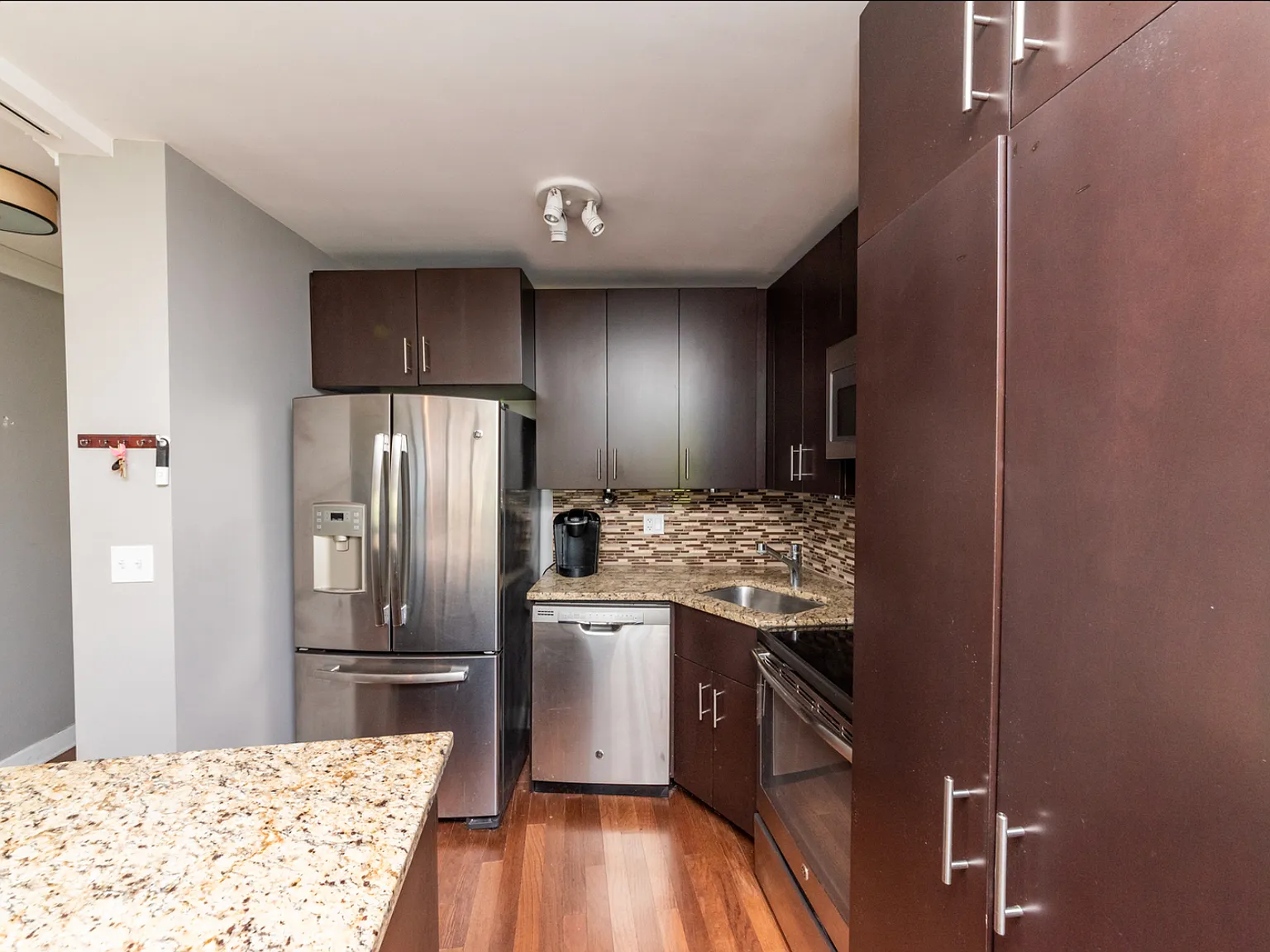 1 bed, 1.0 bath, $2,550 — Photo 3